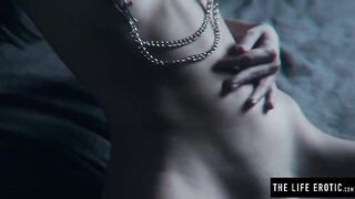 Ebony babe plays with a knife as she masturbates to orgasm