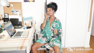 Yanks Ebony Honey Lola Rose Fingers Her Hairy Snatch